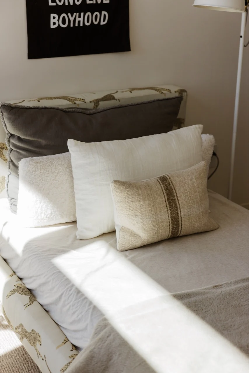 Everglow Linen Lumbar Pillow - Image 3