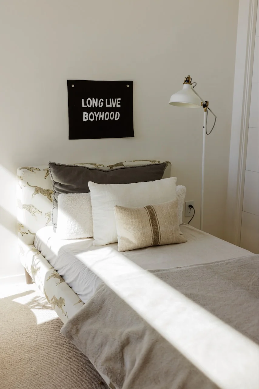 Everglow Linen Lumbar Pillow - Image 4