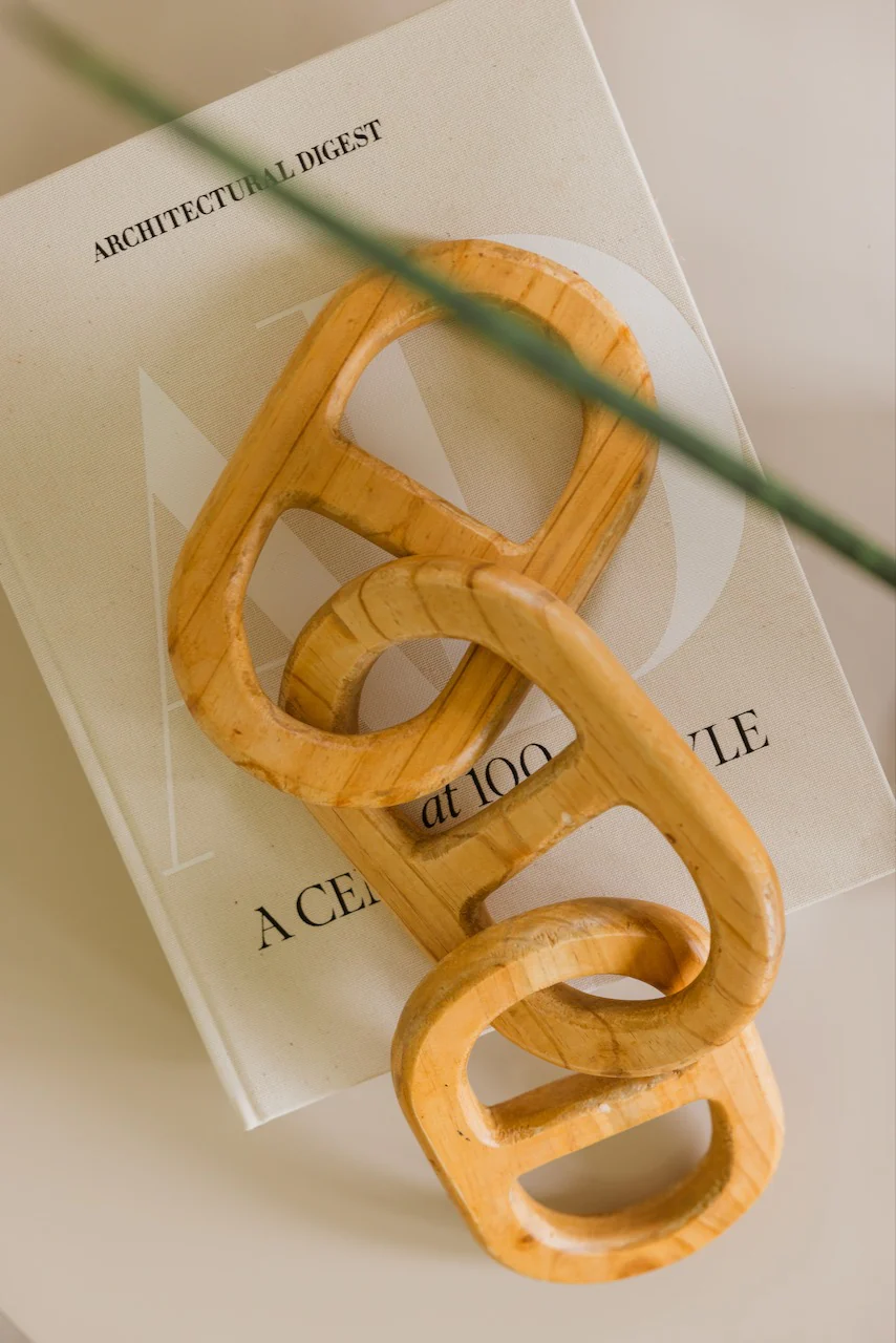 Ezra Wood Chain Decor - Image 3