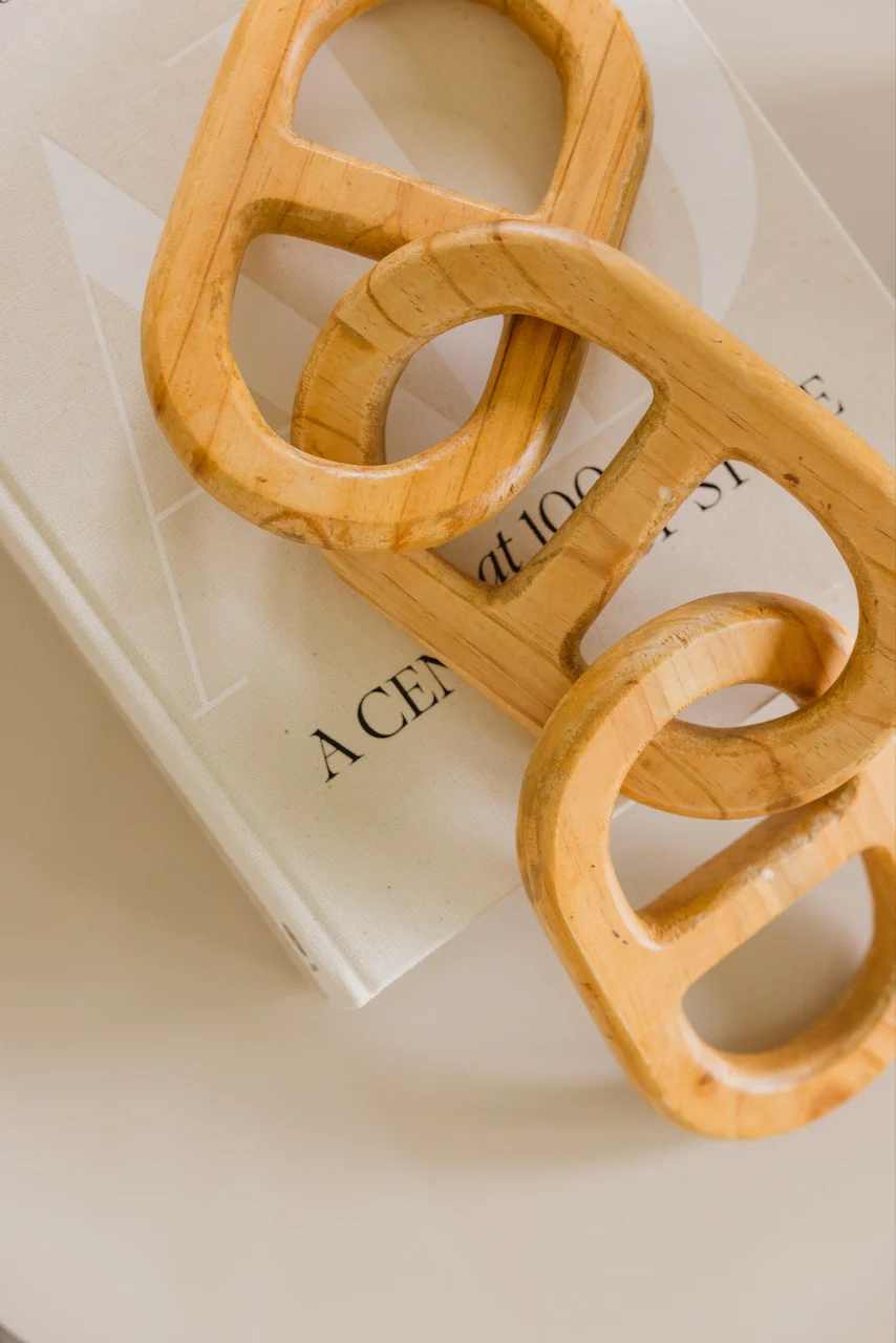 Ezra Wood Chain Decor - Image 4