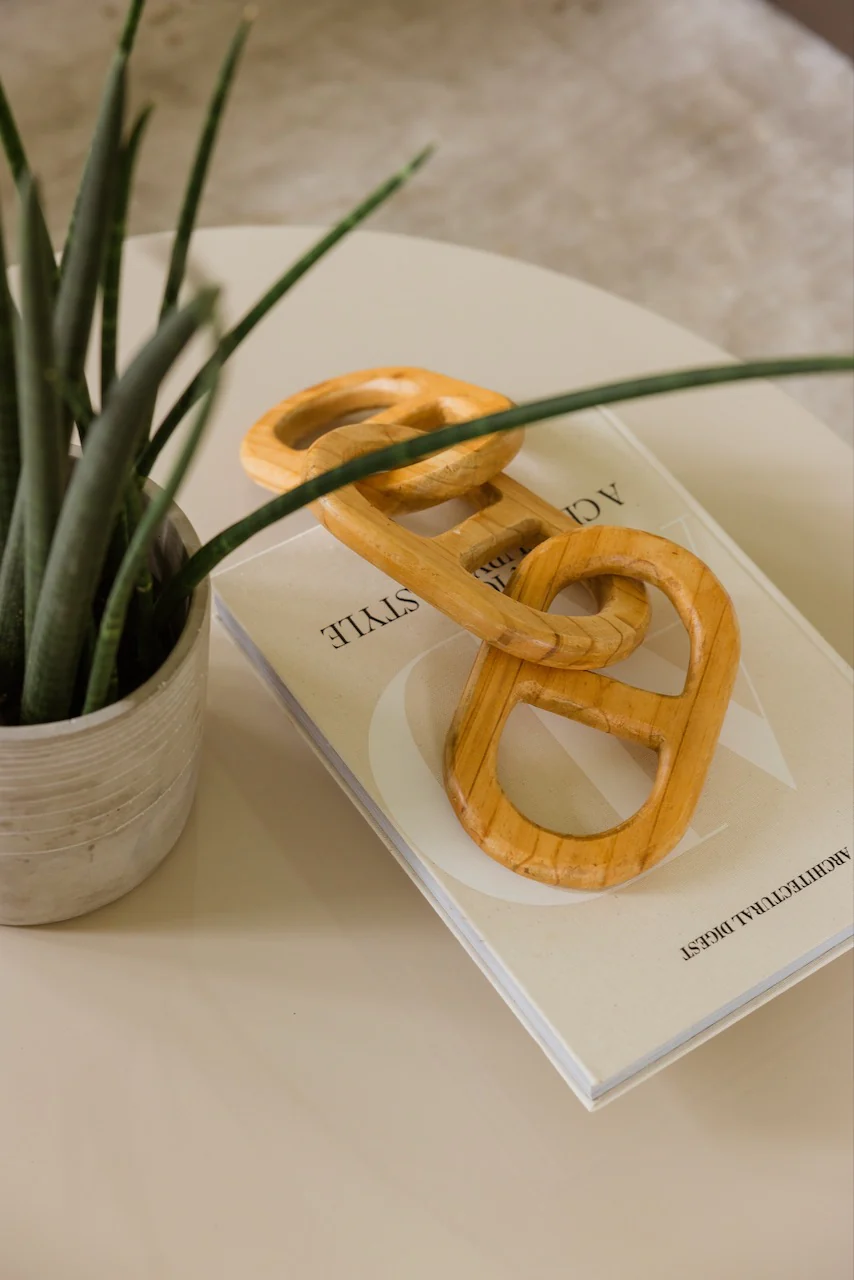 Ezra Wood Chain Decor - Image 5