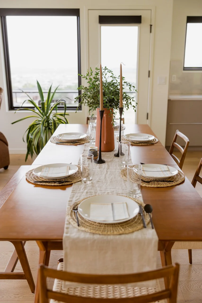 Manon Linen Table Runner - Image 3